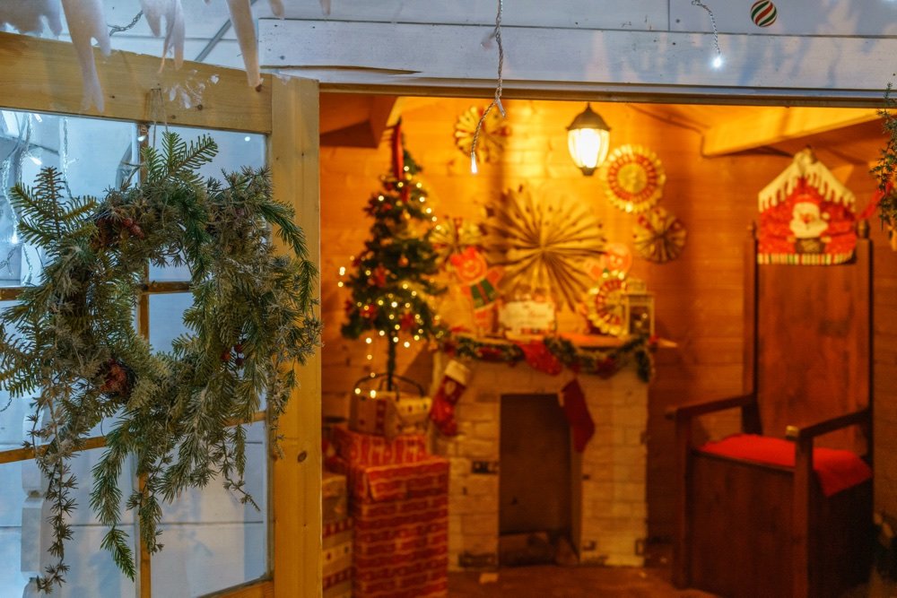 Warmly decorated Christmas hut at Advent Crikvenica
